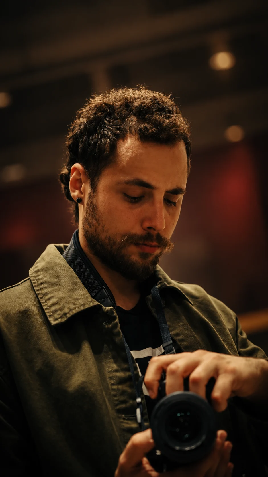Ignacio, founder of Llamas Custom Guitars