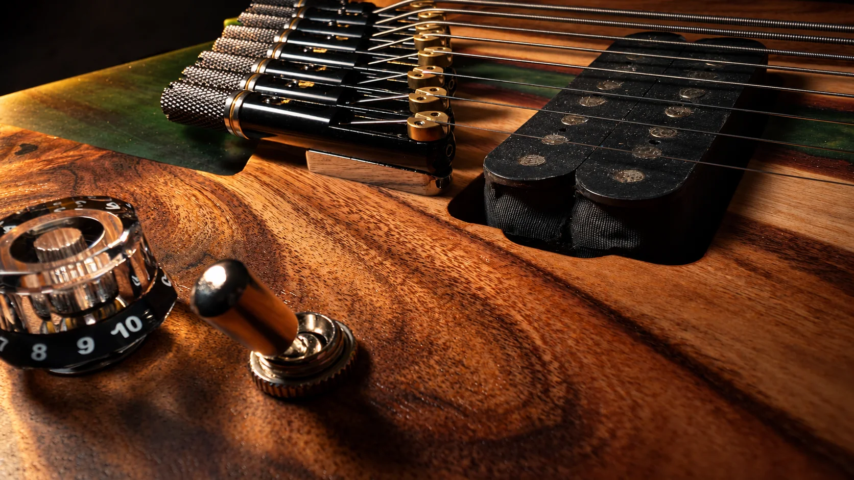Controls, bridge and pickups of a Llamas eight-string custom build